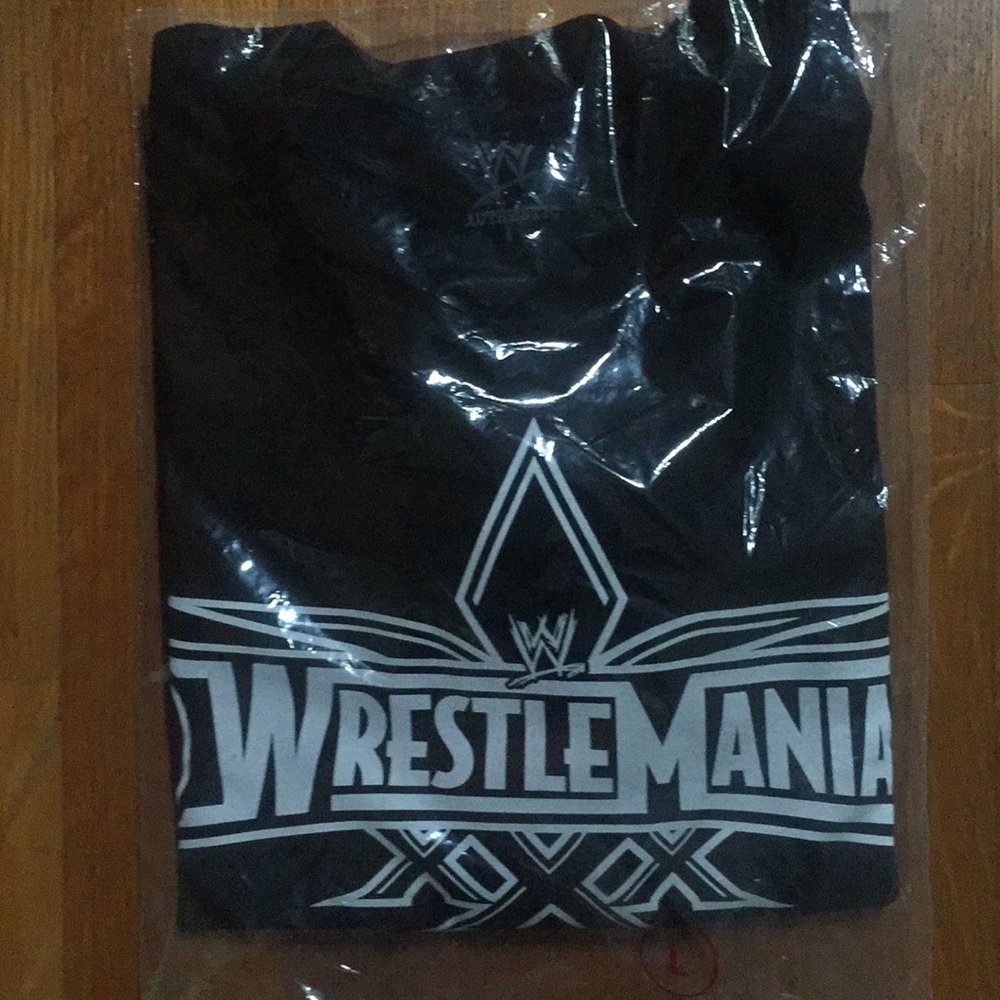 BR NEW Auth WWE 30 Men’s Bundle TShirt and 2 Hats